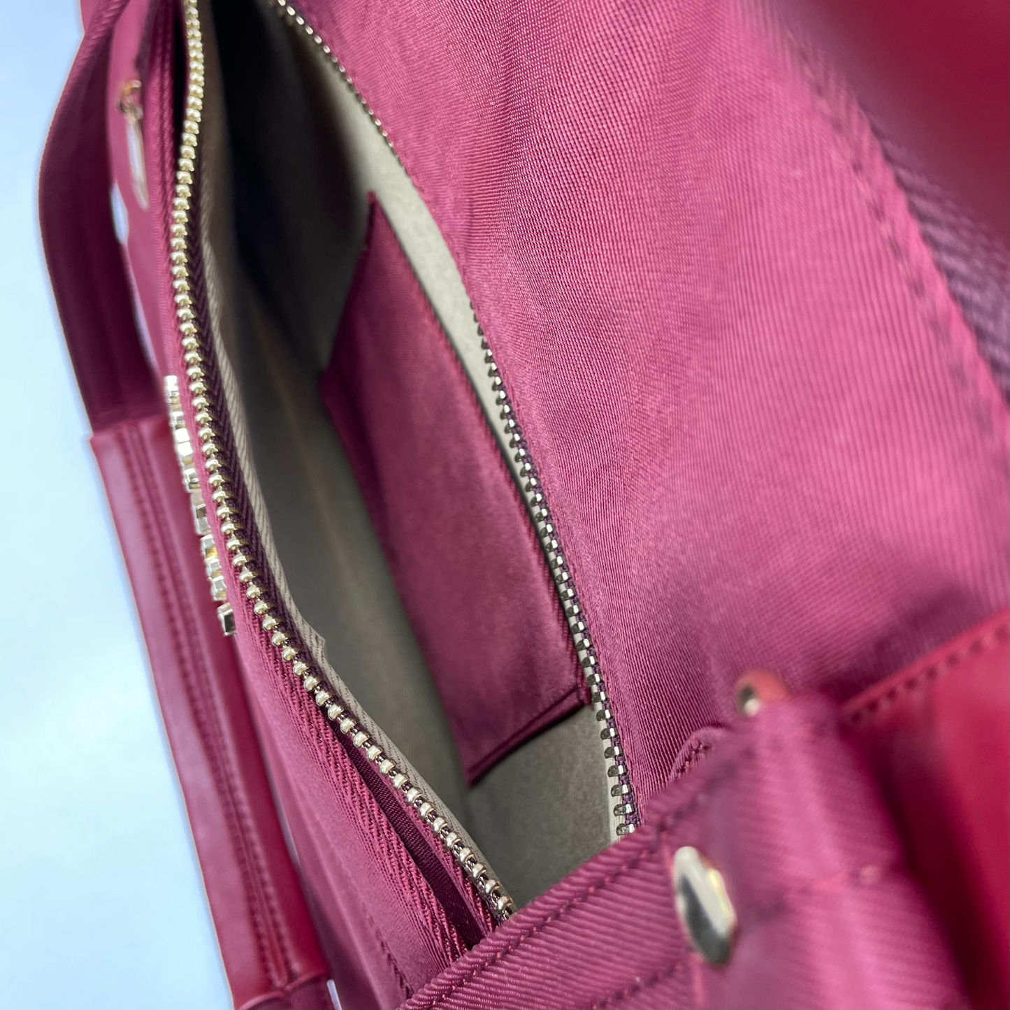 Cabin Tote Midi In Burgundy image 9