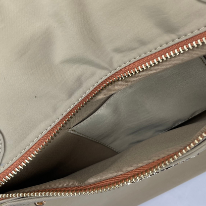 Cabin Tote Midi In Beige image 9