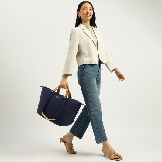 Cabin Tote Midi In Navy Blue image 9