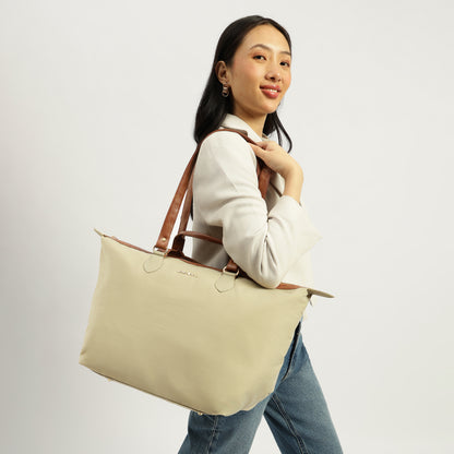 Cabin Tote Midi In Beige image 1