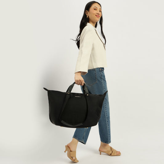 Cabin Tote Midi In Black image 5