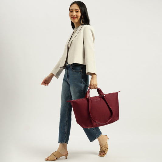 Cabin Tote Midi In Burgundy image 1