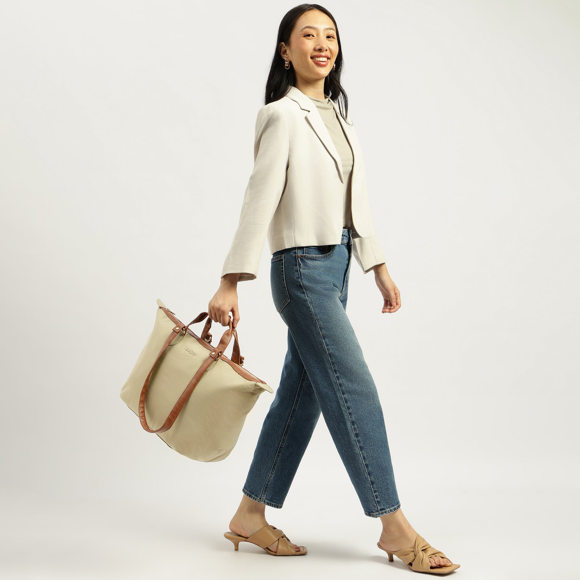 Cabin Tote Midi In Beige image 5